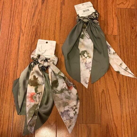 Scunci bundle of two sets of scrunchies. Total of four pieces. Great gifts - Picture 2 of 6